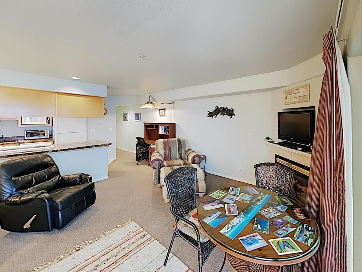 New Listing! Bay-View Beauty With Private Balcony Condo Lincoln City Exterior foto